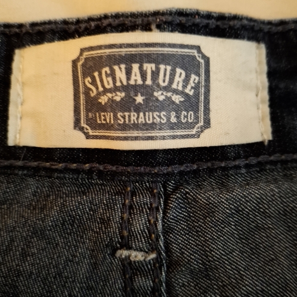 Levi's Women's Classic Dark Blue Distressed Jean Shorts - Picture 4 of 8